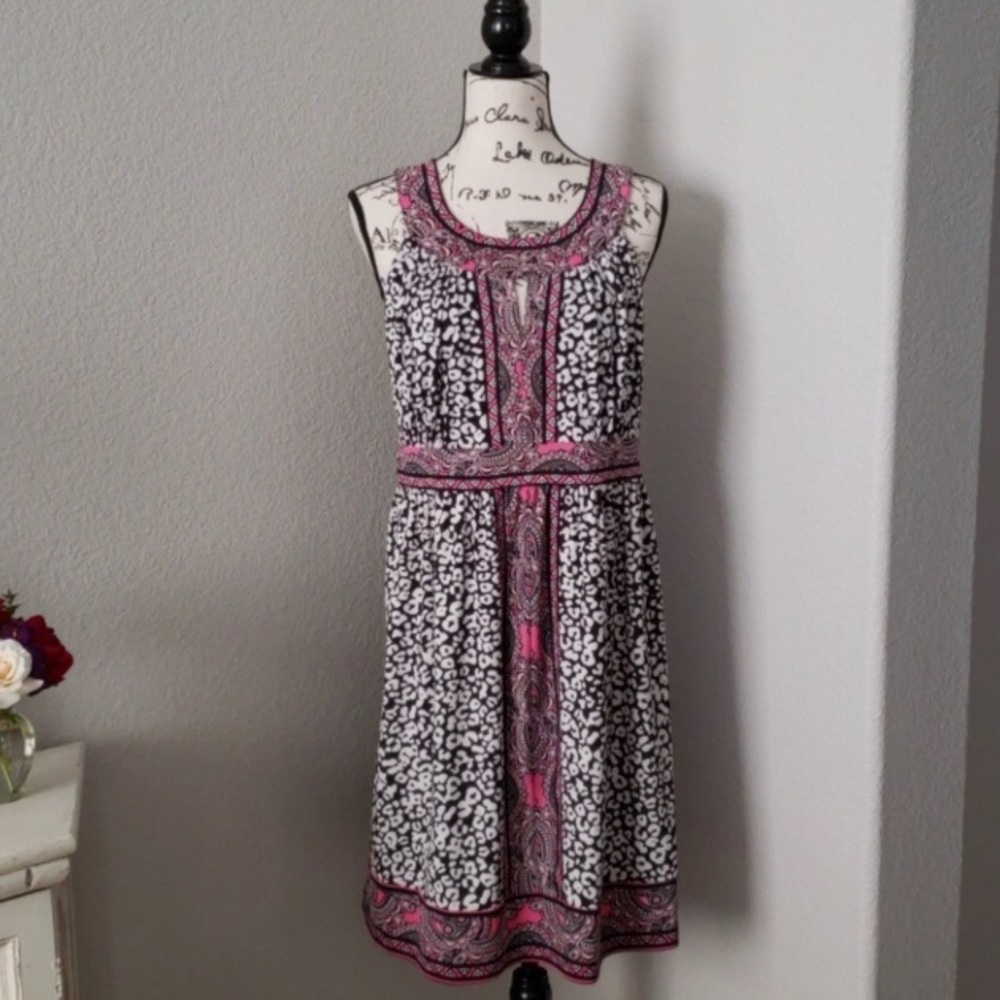 Cute flare dress, with great neckline.